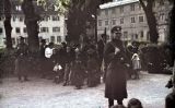Tropes alemanyes deportant ciutadans gitanos a Asperg, Alemanya, el maig del 1940 Tropes alemanyes deportant ciutadans gitanos a Asperg, Alemanya, el maig del 1940