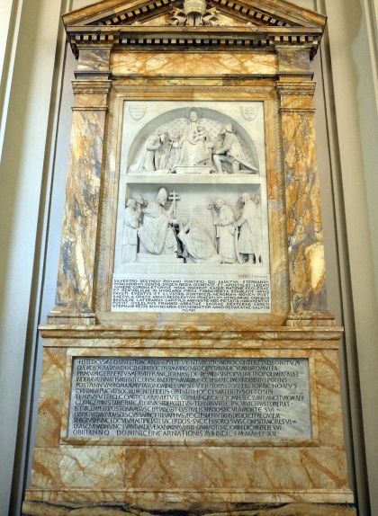 Cenotafi del papa Silvestre II a la nau interior de Sant Joan del Laterà, a Roma