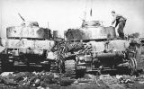 Tancs soviètics destruïts i soldats de l'Exèrcit Roig morts a la ciutat de Babruisk (Bielorrússia), el juny del 1944 Tancs soviètics destruïts i soldats de l'Exèrcit Roig morts a la ciutat de Babruisk (Bielorrússia), el juny del 1944