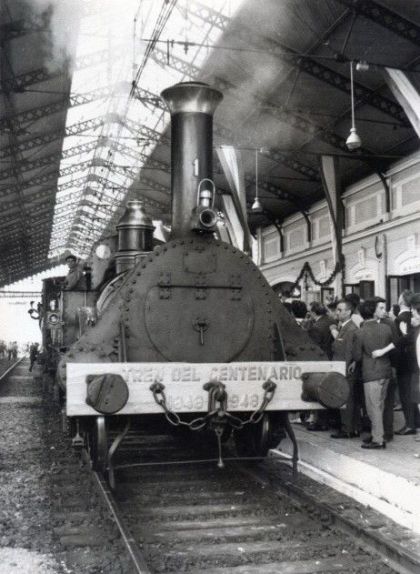 La 'Locomotora del Centenario', una rèplica de 'La Mataró' que es va construir per a la commemoració del centenari de la línia, l'any 1948 La 'Locomotora del Centenario', una rèplica de 'La Mataró' que es va construir per a la commemoració del centenari de la línia, l'any 1948