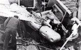 Una de les bombes nuclears de l'accident de Palomares a un vaixell de l'Armada dels Estats Units l'any 1966 Una de les bombes nuclears de l'accident de Palomares a un vaixell de l'Armada dels Estats Units l'any 1966