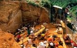 Arqueòlegs treballant al jaciment d'Atapuerca Arqueòlegs treballant al jaciment d'Atapuerca