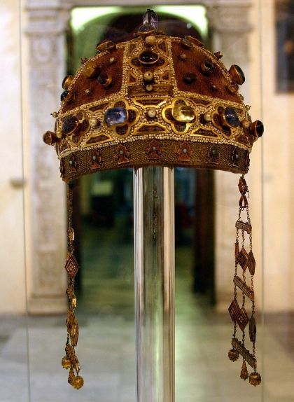 Corona de Constança d'Aragó (es conserva al tresor de la catedral de Palerm) Corona de Constança d'Aragó (es conserva al tresor de la catedral de Palerm)