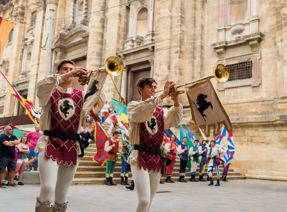 Abanderats en la Festa del Renaixement de Tortosa