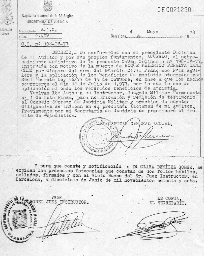 Documento de notificación del sobreseimiento de la causa contra el agente que disparó a Roque Peralta