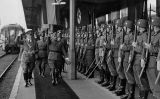 Hitler i Franco saluden soldats alemanys a l'estació d'Irun, en el marc de la seva trobada a Hendaia Hitler i Franco saluden soldats alemanys a l'estació d'Irun, en el marc de la seva trobada a Hendaia