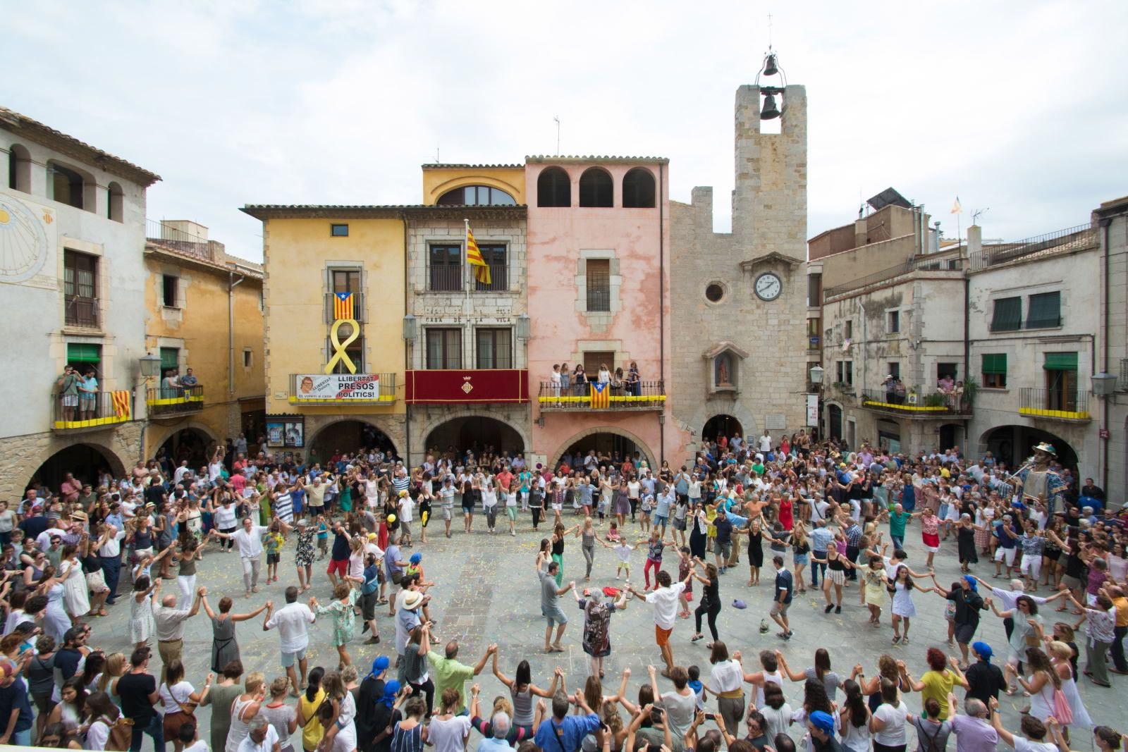 Ball de sardanes durant la Festa Major de Torroella de Montgrí
