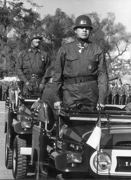 Pinochet durant la 'Parada Militar' del 19 de setembre de 1971 Pinochet durant la 'Parada Militar' del 19 de setembre de 1971