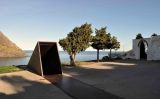 Memorial 'Passatges' en record de Walter Benjamin situat a l'entrada del cementiri on està enterrat el filòsof alemany, a Portbou Memorial 'Passatges' en record de Walter Benjamin situat a l'entrada del cementiri on està enterrat el filòsof alemany, a Portbou