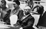 Nikita Khruixtxov en una reunió de l'Assemblea General de l'ONU, el 22 de setembre del 1960 Nikita Khruixtxov en una reunió de l'Assemblea General de l'ONU, el 22 de setembre del 1960