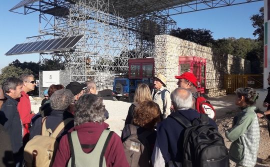 Eudald Carbonell amb el grup del primer viatge SÀPIENS a Atapuerca