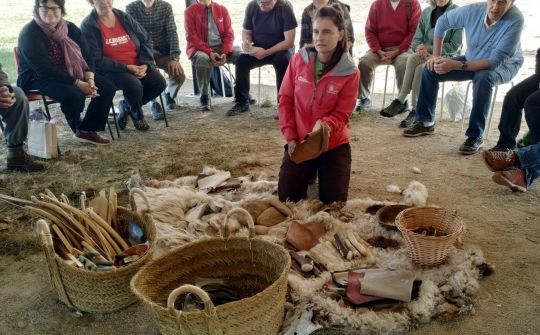 L'arqueòloga Eva Vallejo al Centre d’Arqueologia Experimental, a Atapuerca