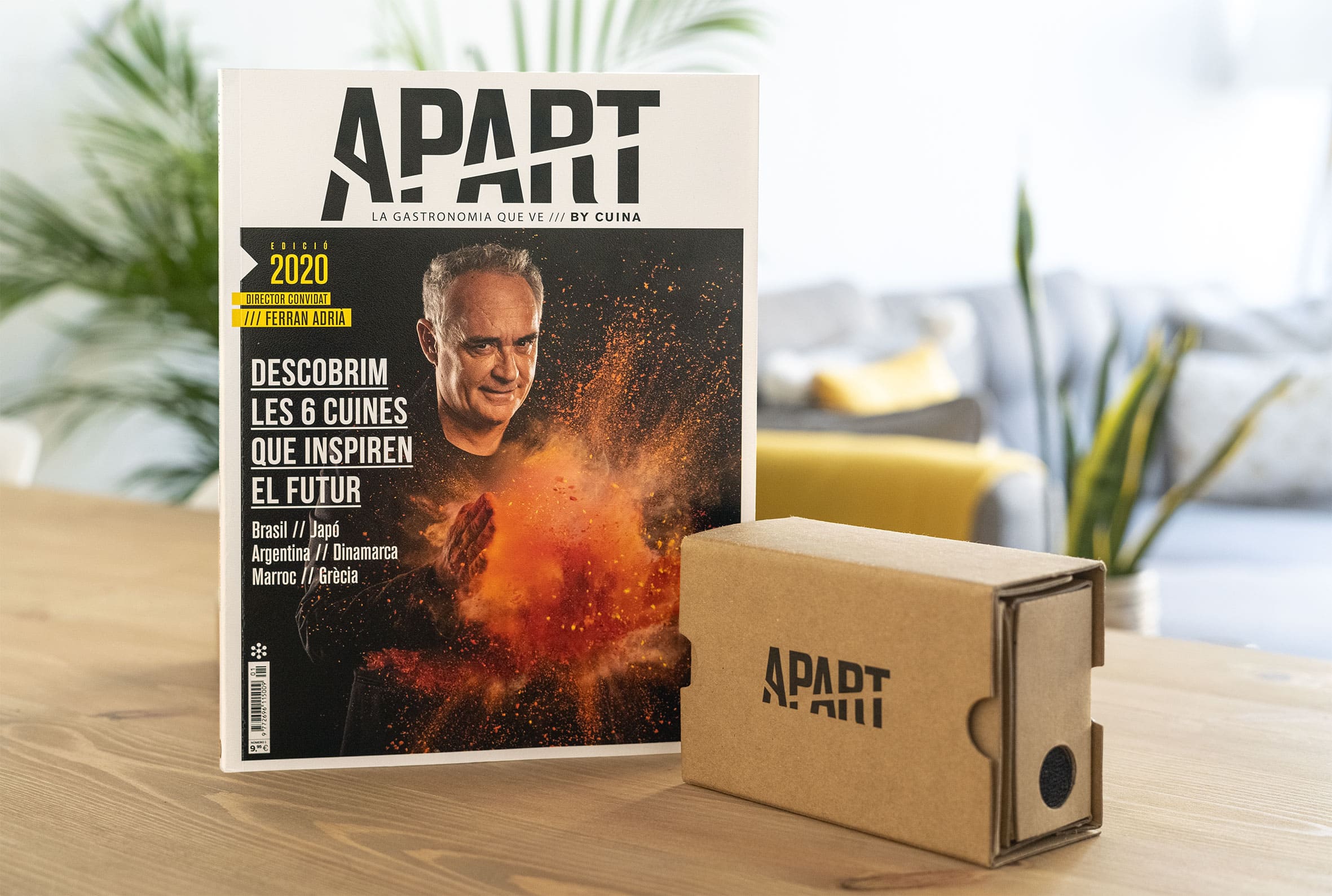 Portada del primer número d'APART, que s'acompanya d'unes ulleres de realitat virtual