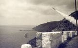 Les proves del torpede aeri a la costa del Garraf, en uns penya-segats davant el port de Vallcarca Les proves del torpede aeri a la costa del Garraf, en uns penya-segats davant el port de Vallcarca