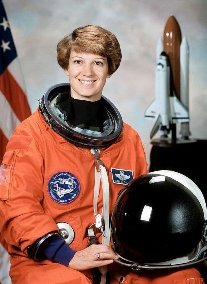 Eileen Collins, la primera dona comandant d'una missió espacial Eileen Collins, la primera dona comandant d'una missió espacial
