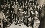 L'alcalde Enric Canturri assegut al mig, envoltat de polítics i simpatitzants d’esquerrres en un acte a la Seu d’Urgell, entre 1931 i 1932 L'alcalde Enric Canturri assegut al mig, envoltat de polítics i simpatitzants d’esquerrres en un acte a la Seu d’Urgell, entre 1931 i 1932