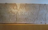 Estela romana de marbre amb el nom complet de Bàrcino (110-130 dC) Estela romana de marbre amb el nom complet de Bàrcino (110-130 dC)