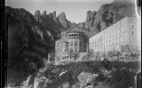 El monestir de Montserrat fotografiat per Joaquim Morelló a finals del segle XIX El monestir de Montserrat fotografiat per Joaquim Morelló a finals del segle XIX