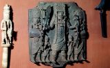 Una de les estatuetes de bronze de Benín Una de les estatuetes de bronze de Benín