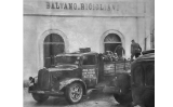 Transport de les víctimes de l'accident ferroviari de Balvano, el 3 de març de 1944 un dia després de l'accident Transport de les víctimes de l'accident ferroviari de Balvano, el 3 de març de 1944 un dia després de l'accident