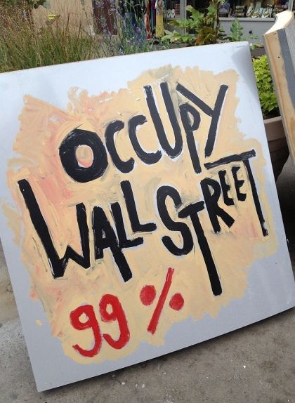 Cartell del moviment 'Ocupem Wall Street', amb la idea que el poble representa el 99% dels ciutadans Cartell del moviment 'Ocupem Wall Street', amb la idea que el poble representa el 99% dels ciutadans