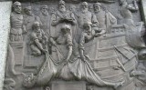 L'enterrament de Francis Drake al mar, un dels quatre gravats de l'estàtua de Tavistock L'enterrament de Francis Drake al mar, un dels quatre gravats de l'estàtua de Tavistock