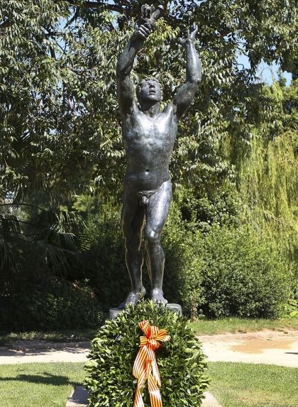 Escultura 'Als Voluntaris Catalans', de Josep Clarà, al Parc de la Ciutadella de Barcelona Escultura 'Als Voluntaris Catalans', de Josep Clarà, al Parc de la Ciutadella de Barcelona