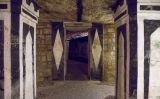 Vestíbul d'entrada a les catacumbes amb la inscripció “Atura’t! Vet aquí l’imperi de la mort” Vestíbul d'entrada a les catacumbes amb la inscripció “Atura’t! Vet aquí l’imperi de la mort”