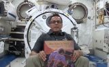 Els astronautes de l'Estació Espacial Internacional llegeixen contes als infants Els astronautes de l'Estació Espacial Internacional llegeixen contes als infants