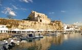La muralla i l'ajuntament de Ciutadella La muralla i l'ajuntament de Ciutadella