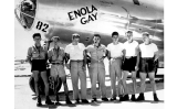 La tripulació de l''Enola Gay', amb el pilot, el coronel Paul Tibbets, al centre La tripulació de l''Enola Gay', amb el pilot, el coronel Paul Tibbets, al centre