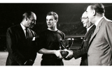 Aquesta foto d’Horacio Seguí reprodueix el moment en què el Barça guanya el primer trofeu Gamper l’estiu del 1966