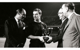 Aquesta foto d’Horacio Seguí reprodueix el moment en què el Barça guanya el primer trofeu Gamper l’estiu del 1966 Aquesta foto d’Horacio Seguí reprodueix el moment en què el Barça guanya el primer trofeu Gamper l’estiu del 1966
