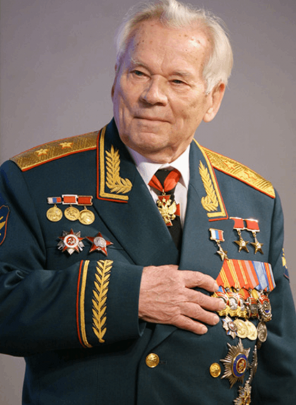 El tinent general Mikhaïl Kalàixnikov El tinent general Mikhaïl Kalàixnikov