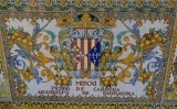 Decoració ceràmica al claustre de la Capitania General de Barcelona amb l'escut de Pere de Cardona Decoració ceràmica al claustre de la Capitania General de Barcelona amb l'escut de Pere de Cardona
