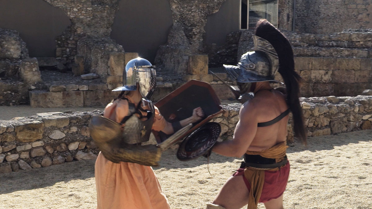 La Candela Figueras lluita contra un gladiador a #BatallaClàssicsTV3, la primera emissió de 'Batalla monumental'