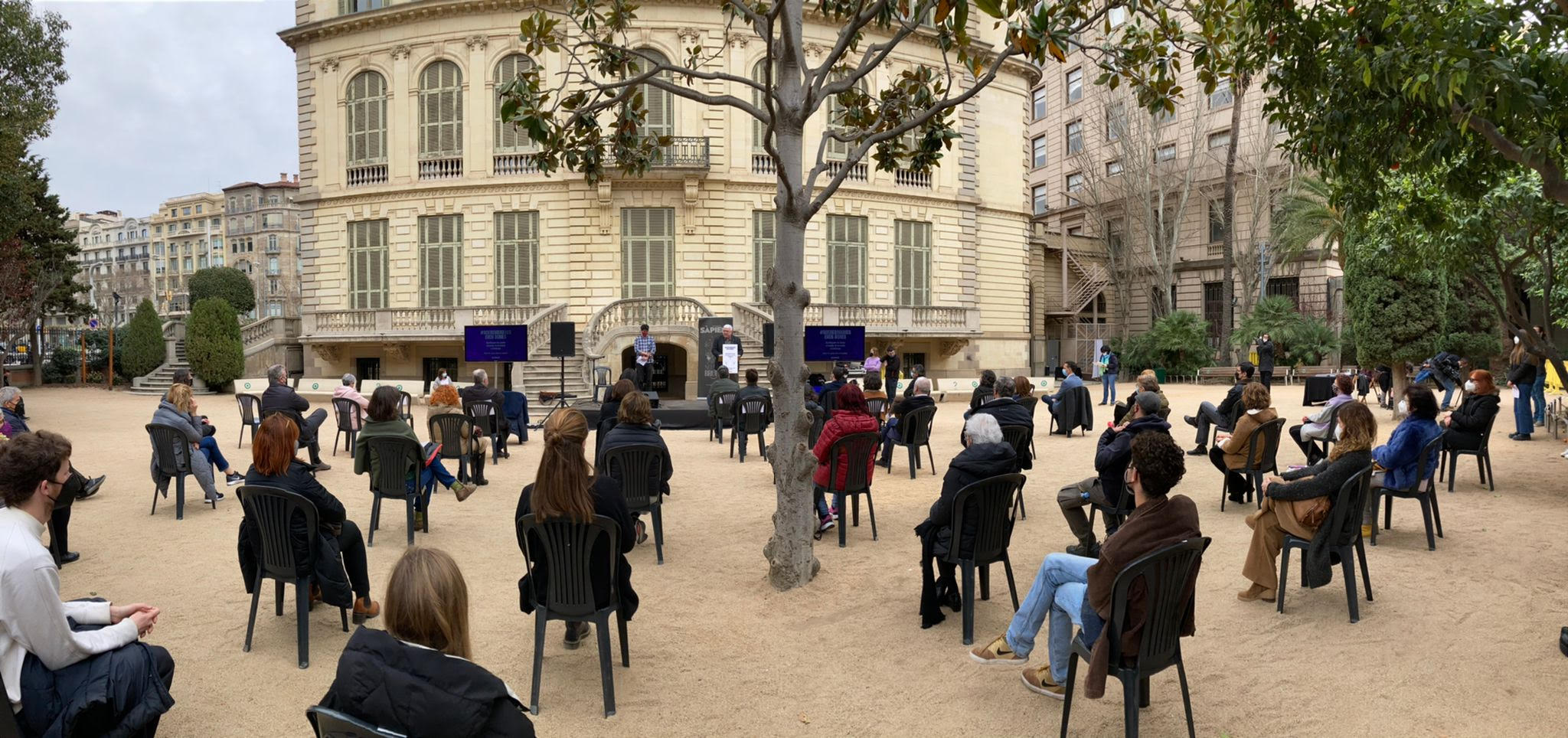 Una setantena de persones van assistir a l’acte de presentació de la campanya #NoErenBruixes, eren dones Una setantena de persones van assistir a l’acte de presentació de la campanya #NoErenBruixes, eren dones