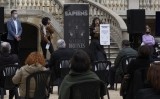 Agnès Rotger (al faristol), Elisabet Font i Joan Carles Girbés van llegir tres històries de dones acusades de bruixeria